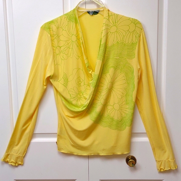 Oilily Lightweight LS Ruffle Cuff Drape V-Neck Yellow Green Floral Graphic Top - Picture 2 of 12
